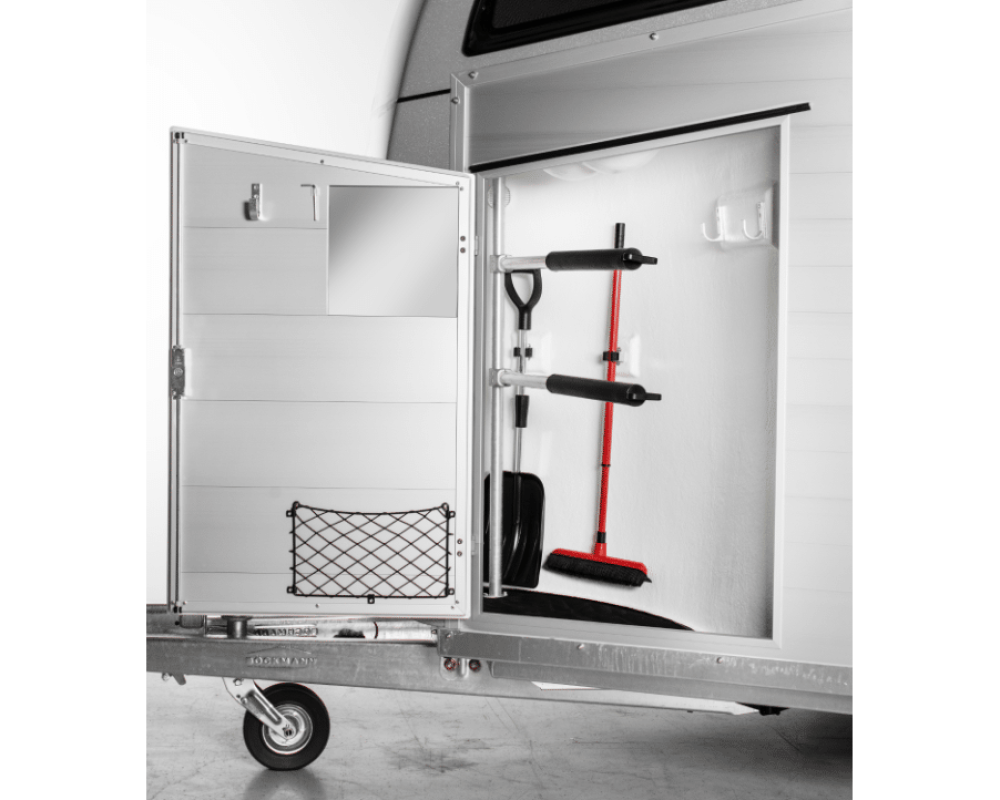 Zadelkamer met uittrekbare zadelhouder